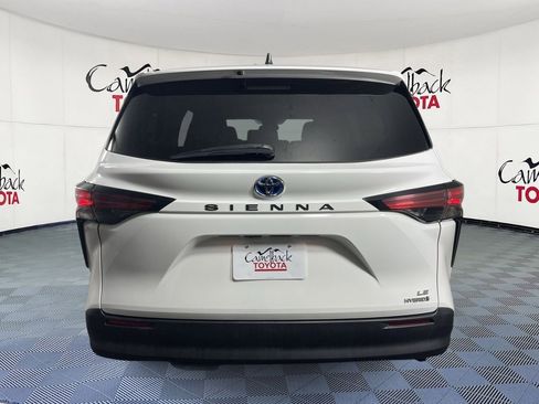 Used 2022 Toyota Sienna LE image 7