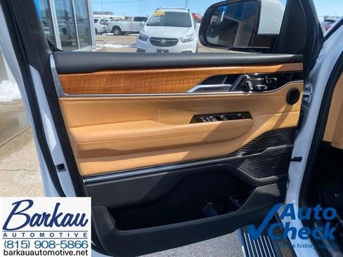 Used 2022 Jeep Grand Wagoneer Series III w/ Rear Seat Video Group 1 image 9