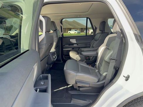 Used 2025 Ford Expedition Active AWD/4WD image 10
