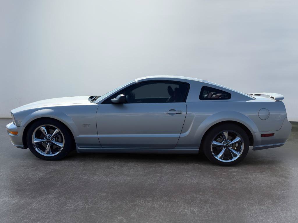 Used 2005 Ford Mustang GT RWD image 2