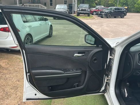 Used 2016 Dodge Charger SXT RWD image 15