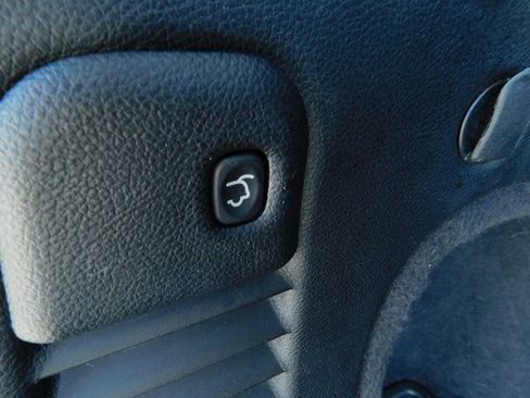 Used 2019 Jeep Grand Cherokee Laredo image 32