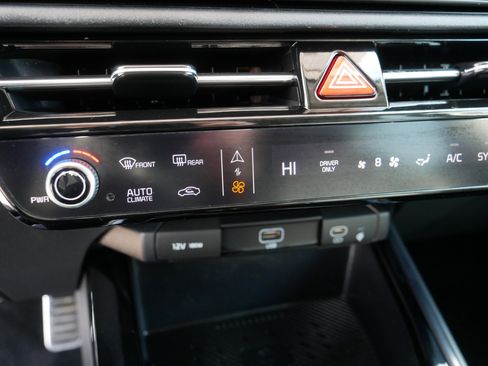 Certified 2023 Kia Niro EX Touring image 23