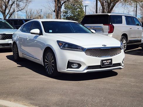 Used 2019 Kia Cadenza Premium image 3