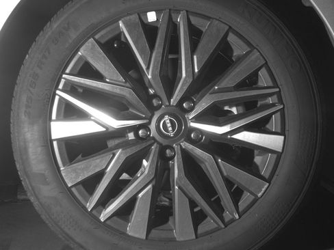 Used 2025 Nissan Altima 2.5 SV FWD image 13