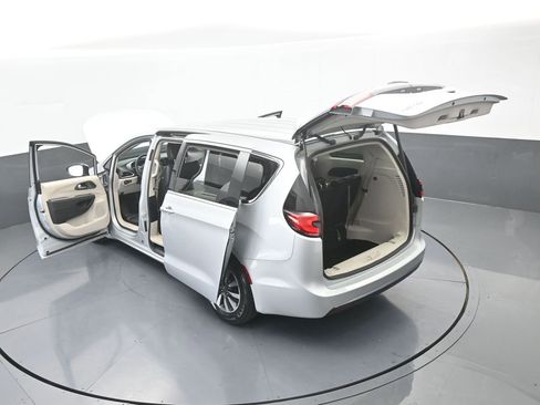 Used 2024 Chrysler Pacifica Select image 63