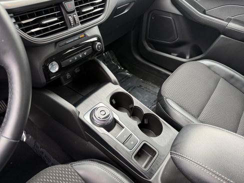 Used 2025 Ford Escape SE w/ Class II Trailer Tow Package image 13