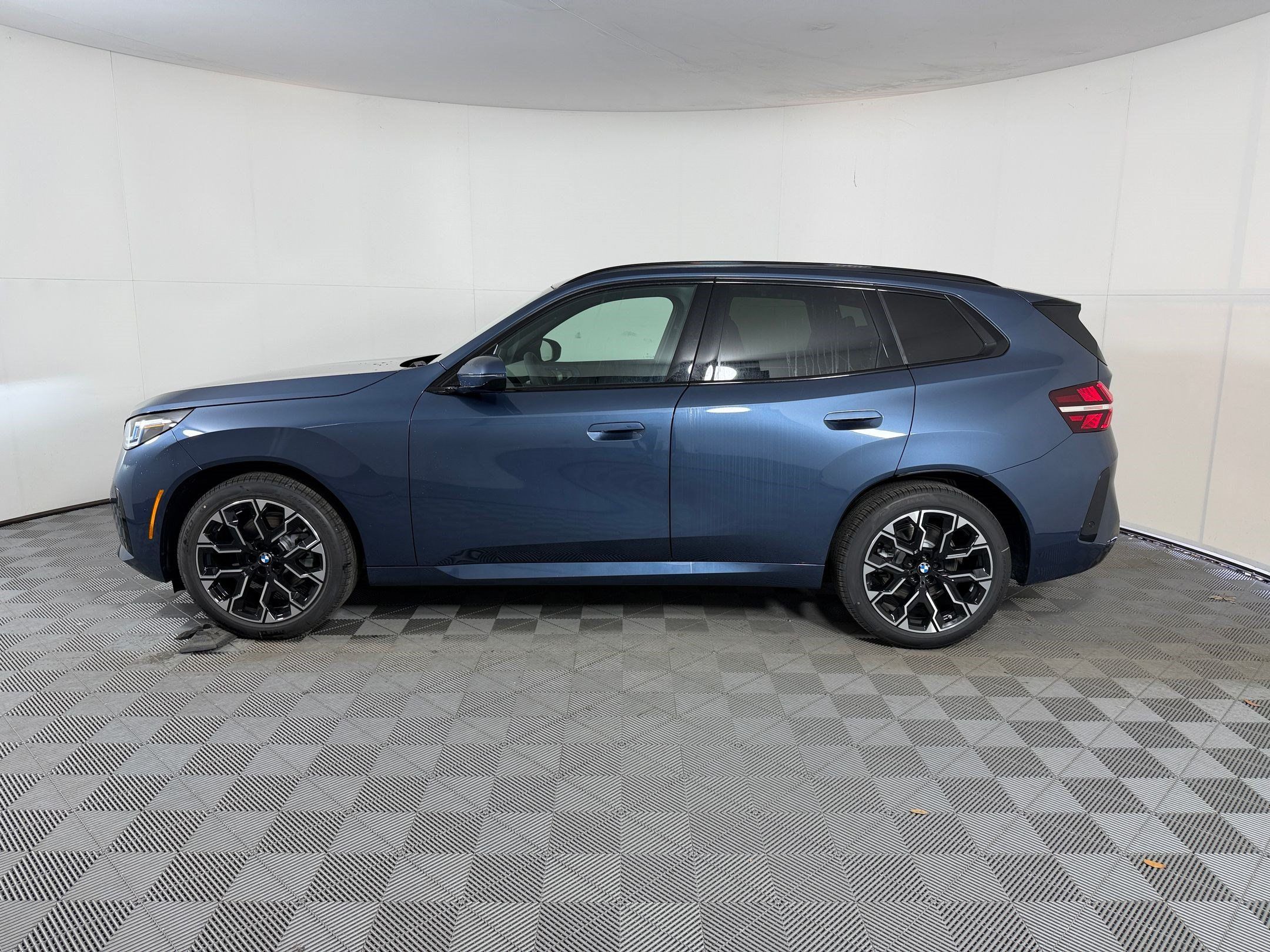 Used 2026 BMW X3 xDrive30i w/ M Sport Package AWD/4WD image 2
