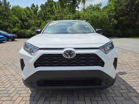 Used 2021 Toyota RAV4 LE FWD image 2