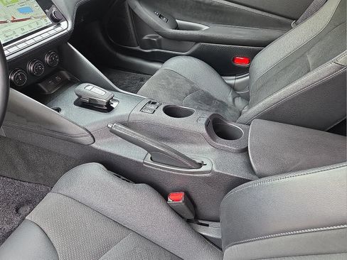 Used 2024 Nissan Z Performance w/ Floor Mat Package RWD image 10