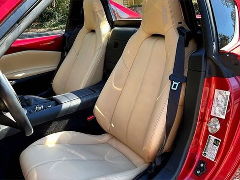 Used 2019 MAZDA MX-5 Miata RF Grand Touring image 17