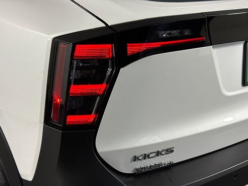 Used 2026 Nissan Kicks SR image 36