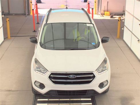 Used 2018 Ford Escape SE w/ SE Sport Appearance Package AWD/4WD image 3