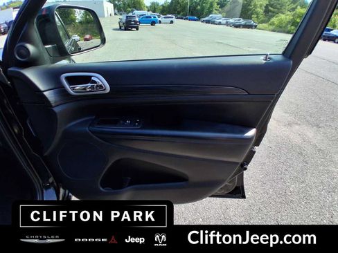 Used 2021 Jeep Grand Cherokee Laredo X AWD/4WD image 16