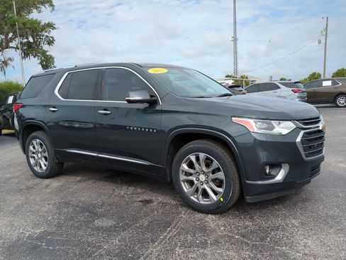 Used 2018 Chevrolet Traverse Premier FWD image 2
