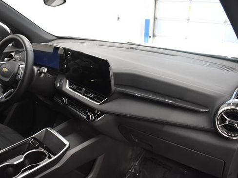 Used 2025 Chevrolet Equinox LT AWD/4WD image 18