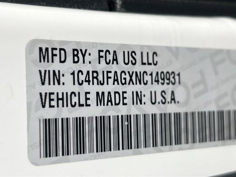 Used 2022 Jeep Grand Cherokee Laredo X image 32