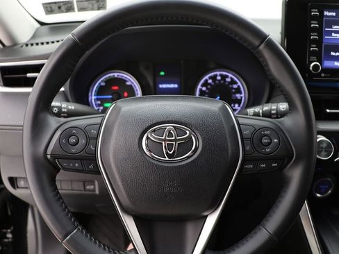 Used 2022 Toyota Venza LE image 15