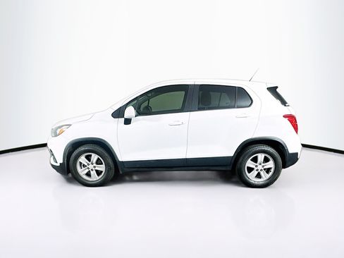 Used 2022 Chevrolet Trax LS w/ Tint and Cruise Package FWD image 4