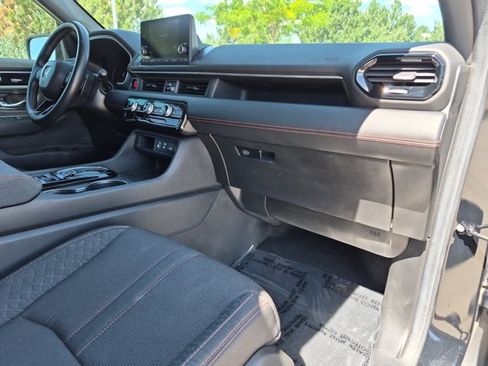 Used 2025 Honda Pilot Sport image 23