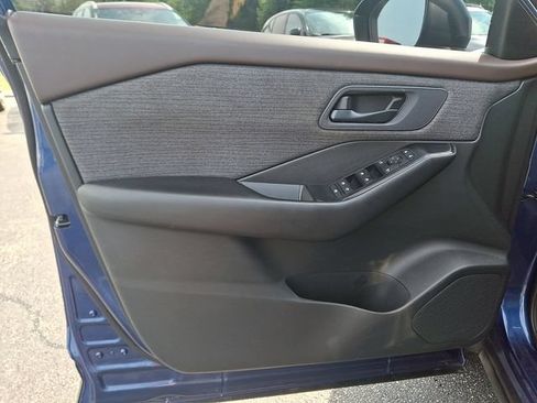 Used 2023 Nissan Rogue S AWD/4WD image 13