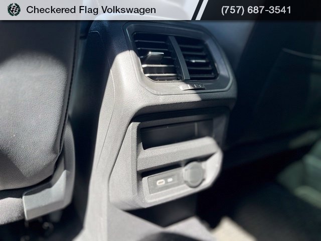 Used 2021 Volkswagen Tiguan SE w/ Panoramic Sunroof Package AWD/4WD image 29