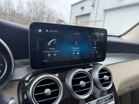 Used 2020 Mercedes-Benz GLC 300 4MATIC image 17