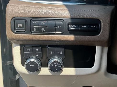 Used 2021 GMC Yukon Denali AWD/4WD image 15