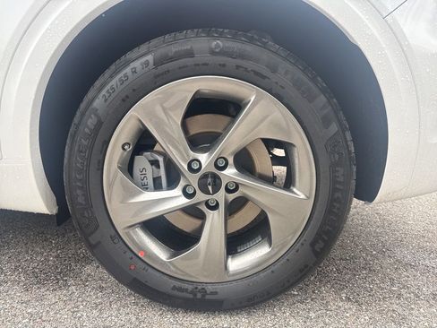 New 2026 Genesis GV70 2.5T Select image 12