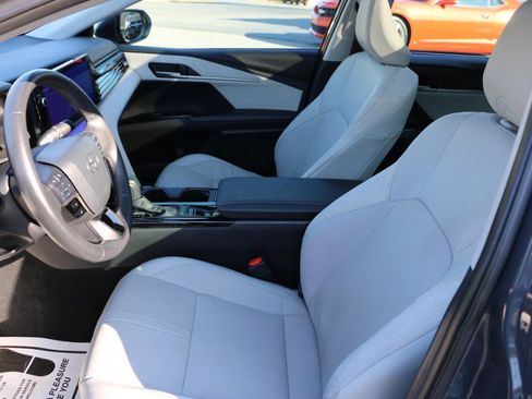 Used 2025 Toyota Camry XLE image 26