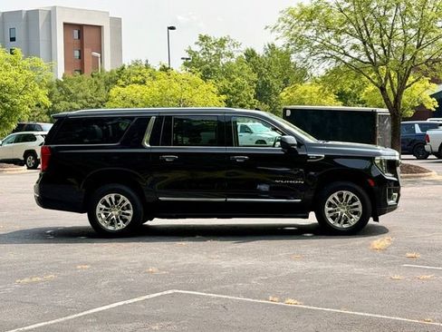 Used 2022 GMC Yukon XL SLT AWD/4WD image 9