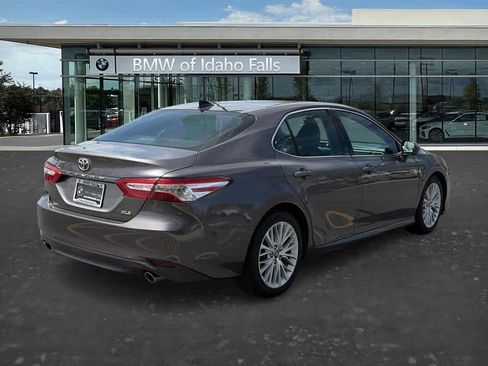 Used 2018 Toyota Camry XLE w/ Driver Assist Package FWD image 3
