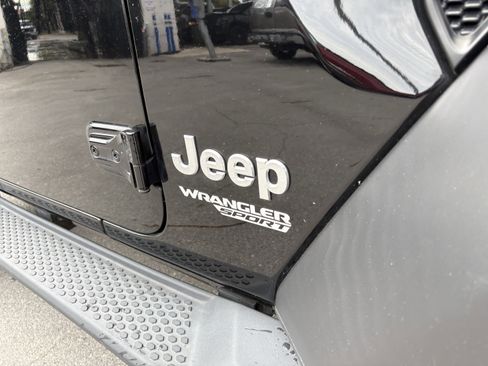Used 2019 Jeep Wrangler Sport image 11