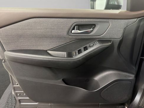 Used 2021 Nissan Rogue SV image 13