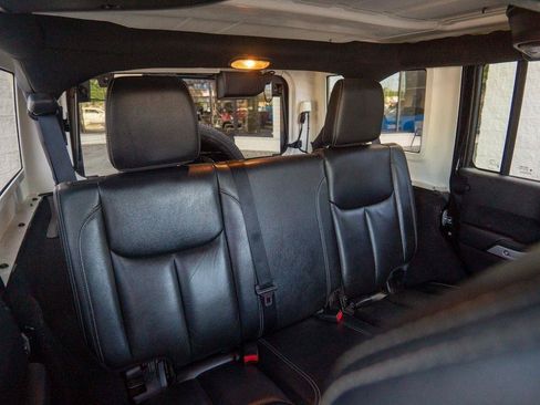 Used 2015 Jeep Wrangler Unlimited Sahara w/ Max Tow Package AWD/4WD image 23