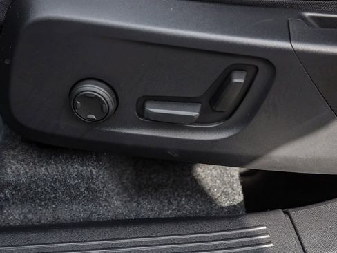 New 2025 Volvo XC40 B5 Core w/ Climate Package image 20