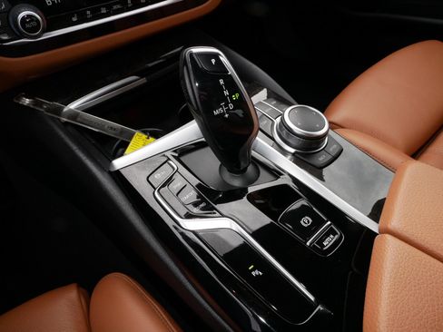 Used 2022 BMW 530i xDrive 530i xDrive w/ M Sport Package image 24