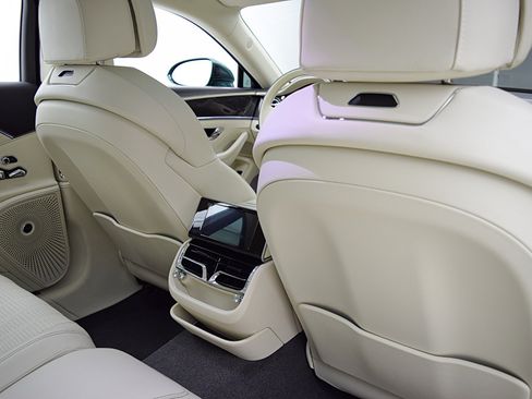Certified 2022 Bentley Flying Spur V8 AWD/4WD image 32