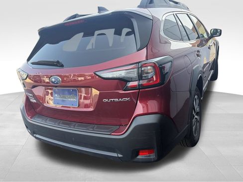 Used 2025 Subaru Outback Premium AWD/4WD image 4
