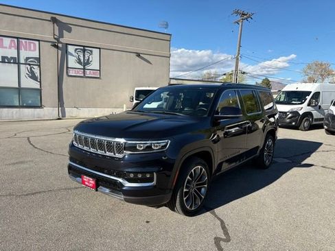 Used 2022 Jeep Grand Wagoneer Series III AWD/4WD image 1