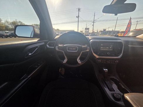 Used 2017 GMC Acadia SLE image 19