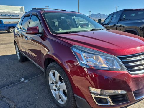 Used 2016 Chevrolet Traverse LT w/ Style and Technology Package image 6