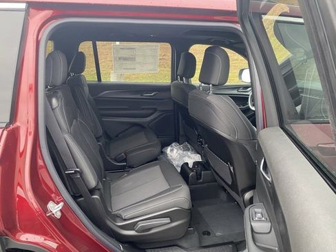 New 2025 Jeep Grand Cherokee L Laredo image 30