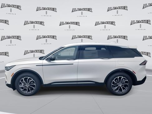 New 2025 Lincoln Nautilus Premier image 2