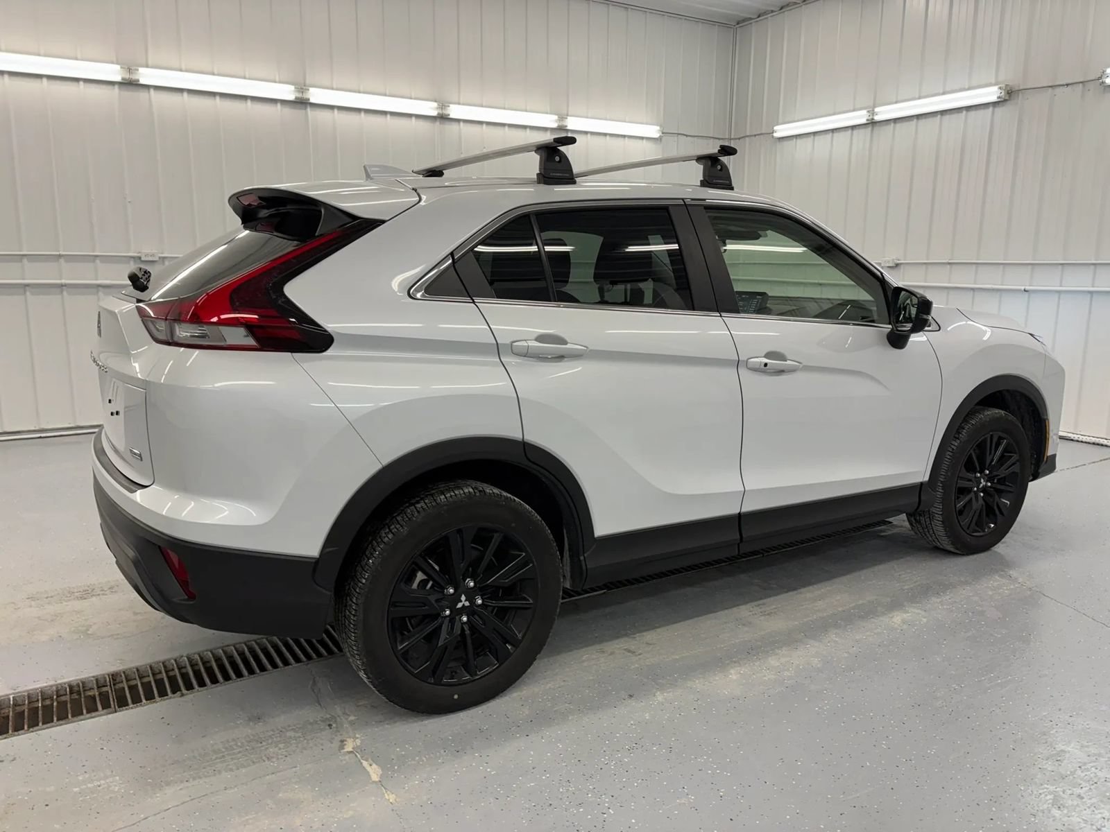 Used 2024 Mitsubishi Eclipse Cross LE AWD/4WD image 3