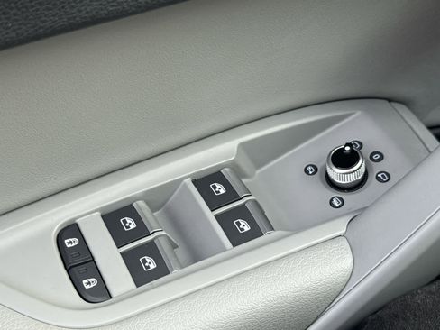 Used 2021 Audi Q5 Premium w/ Convenience Package image 23