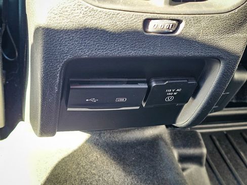 Used 2020 Jeep Cherokee Limited image 32