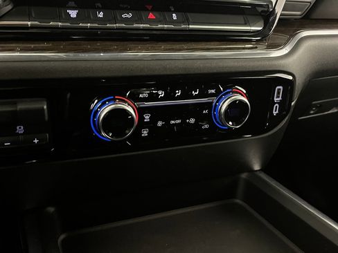 Used 2024 GMC Sierra 3500 SLE w/ Preferred Package image 18