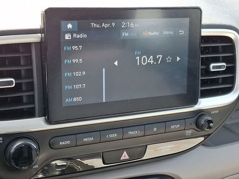 Used 2025 Hyundai Venue SEL image 16