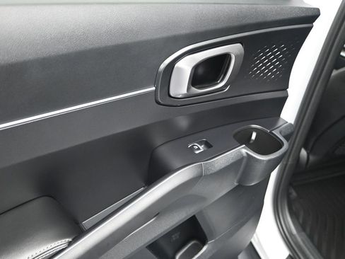 Certified 2025 Kia Sorento EX w/ Panoramic Sunroof Package image 12